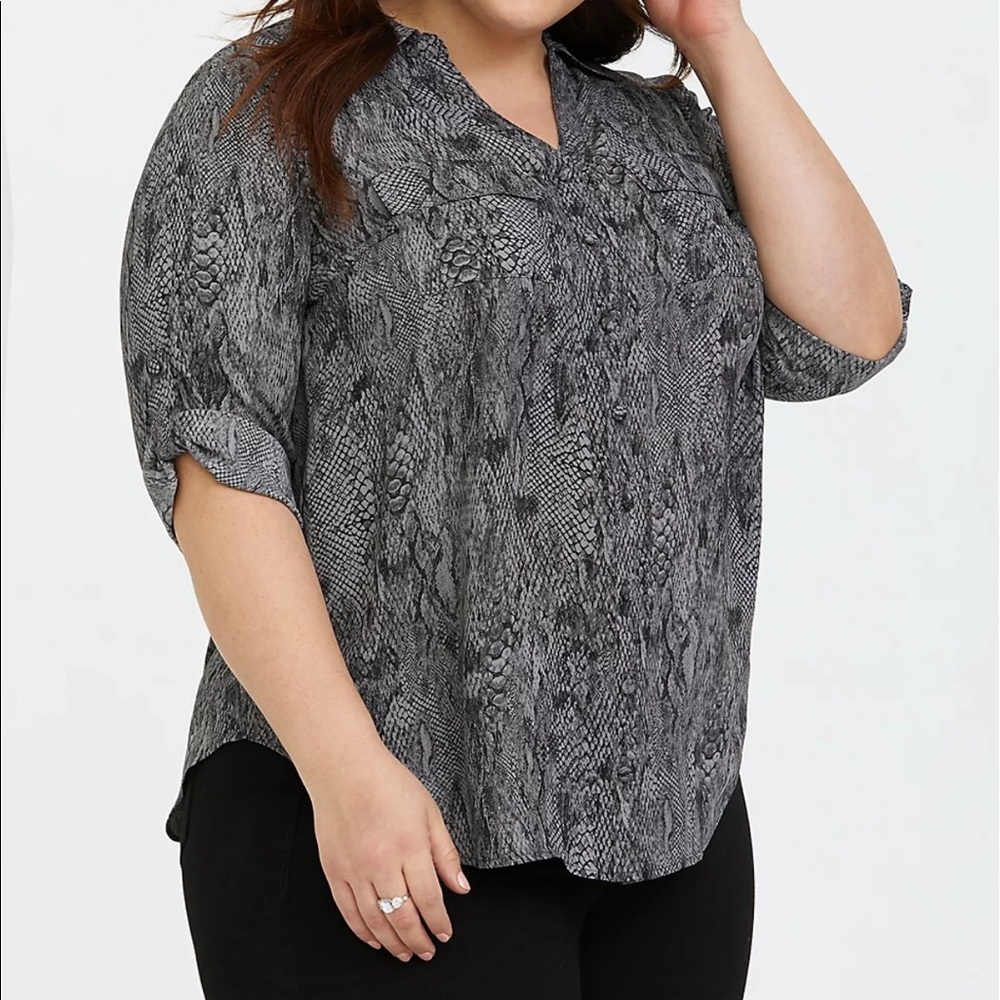 Snakeskin Chaffin Torrid Shirt Size 0